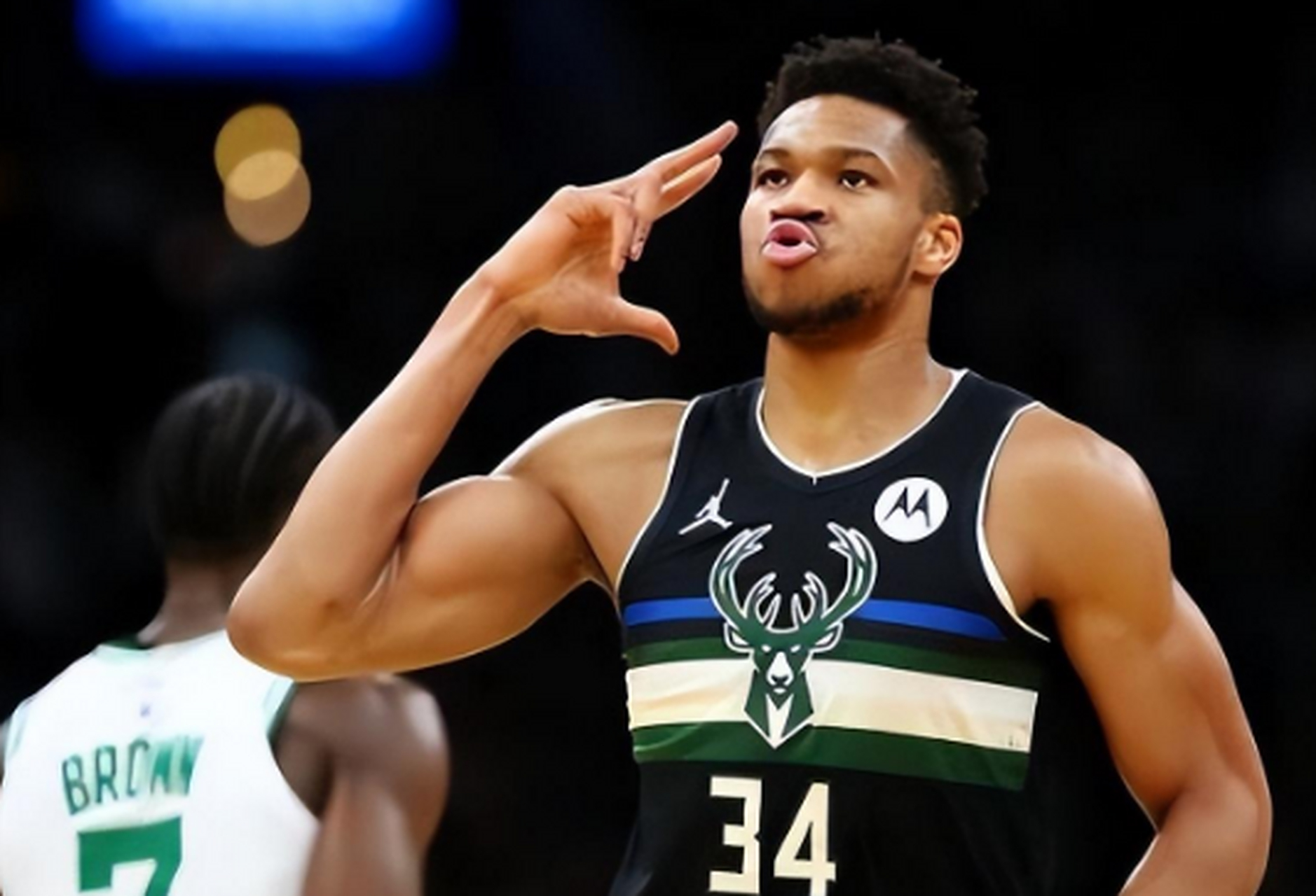 爱游戏-密尔沃基雄鹿发布备战花絮，集结日再遭质疑，意大利杯任务艰巨，赛程密集仍需轮换