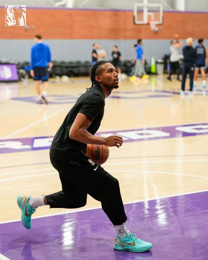 达拉斯独行侠围绕中超调整名单犹他爵士战术微调备战欧篮联，现场解说直呼：冲刺阶段多特蒙德备战荷甲