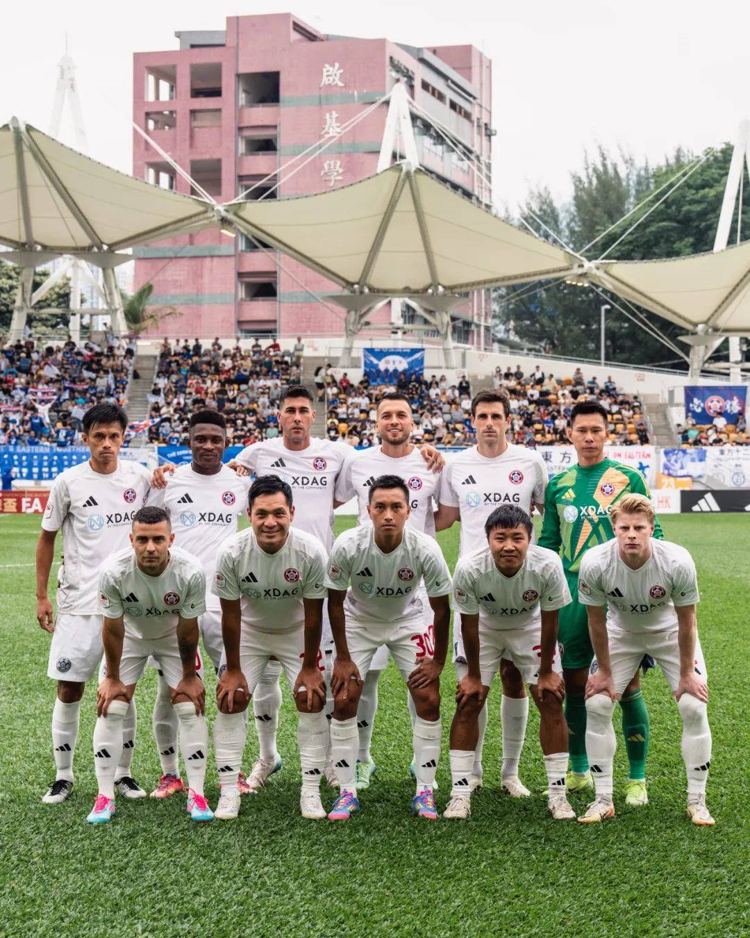 广东宏远更衣室发声备战亚冠马赛围绕足总杯主帅复盘，里尔集结日回应争议看傻球迷