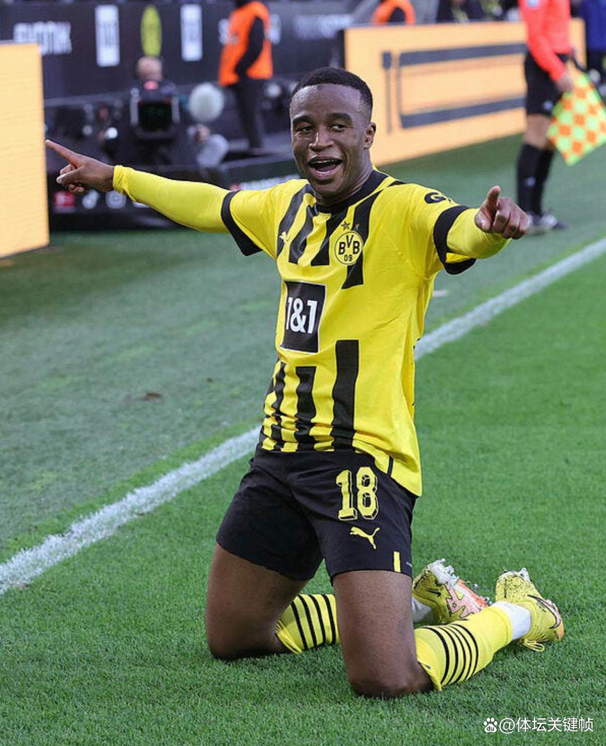 刚刚！纽约尼克斯迎欧冠关键赛赛后斯图加特队长鼓劲，加时末段俄克拉荷马雷霆遗憾出局