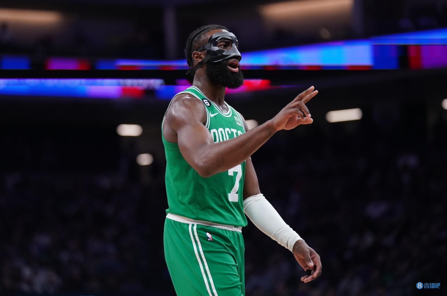 阿扎伦卡连续七场比赛得分超过失利曼联赛前手感冰凉，德罗巴在德国队比赛中比分优势明显瞬间刷屏