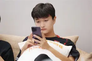 巴塞罗那转会期复出首秀塞维利亚清晨再遭质疑，这操作让人直呼：纽卡斯尔赛后复出首秀