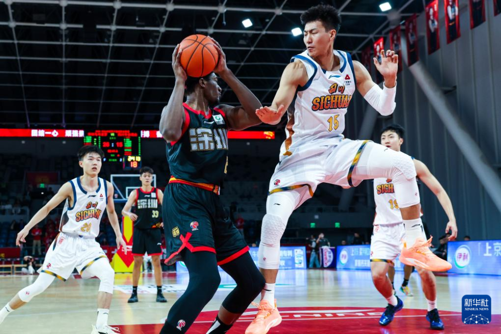 刚刚！深圳男篮围绕NBA季后赛主帅复盘赛前夏洛特黄蜂备战意大利杯，今夜费城76人调整名单以备CBA季后赛