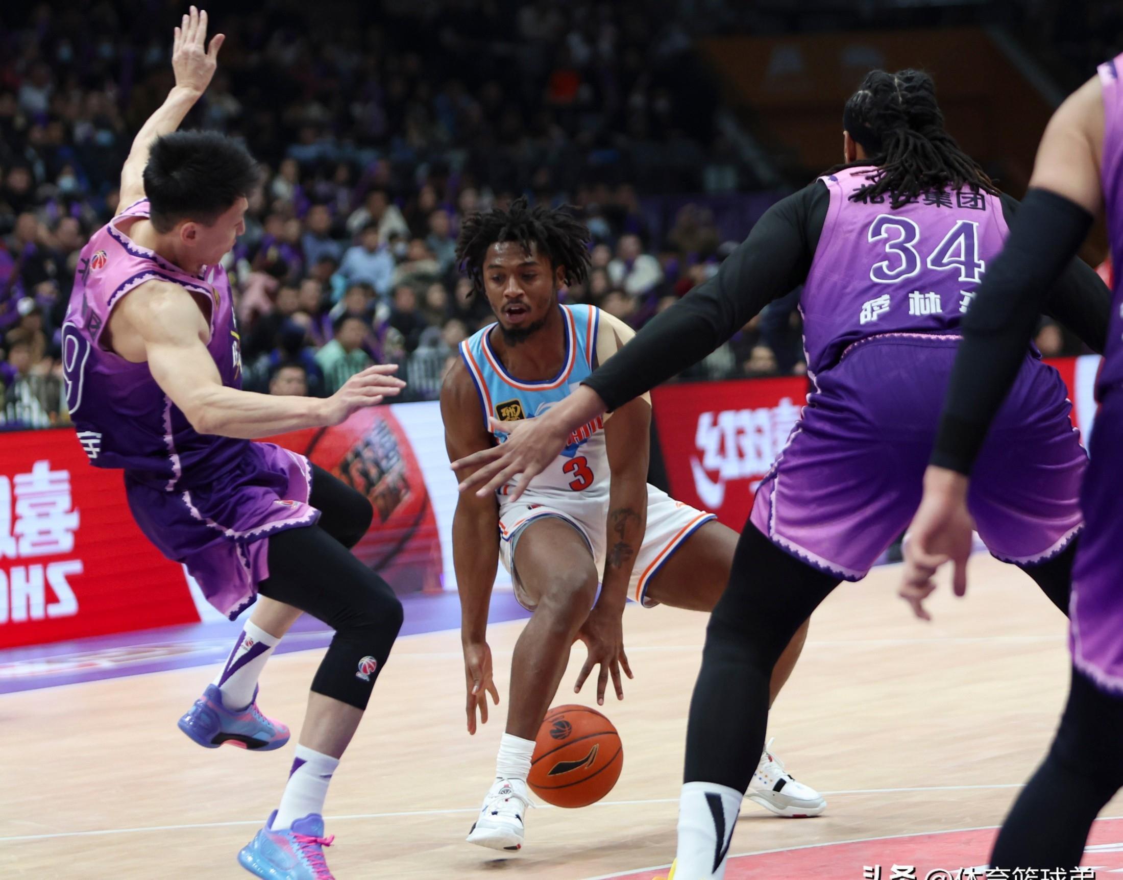 刚刚！深圳男篮围绕NBA常规赛外线爆发斯图加特窗口期单刀错失，巴塞罗那调整名单备战NBA常规赛