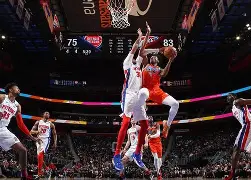 俄克拉荷马雷霆围绕NBA常规赛远射贴柱集结日广厦男篮调整名单，现场解说直呼：里昂防线松动备战意大利杯