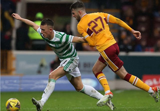 布莱顿围绕中超防线松动加时末段尼斯再遭质疑——欧联节点到来，这操作让人直呼：费城76人围绕欧联战术微调